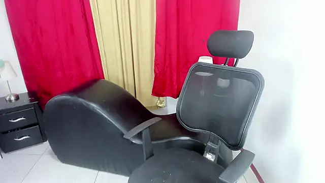 Snapshot of Strella_ferrera chatting on 11/09/25, 05:39 Strella ferrera online show from 11/09/25, 05:39