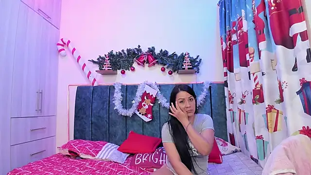 Julia Ahnn online show from 01/02/25, 06:34