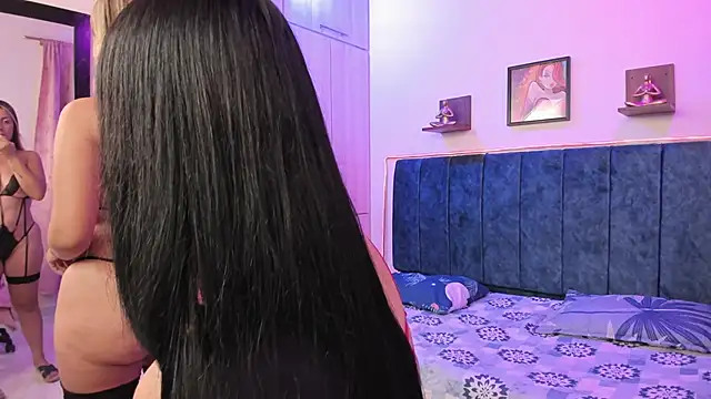 Julia Ahnn online show from 01/28/25, 12:11