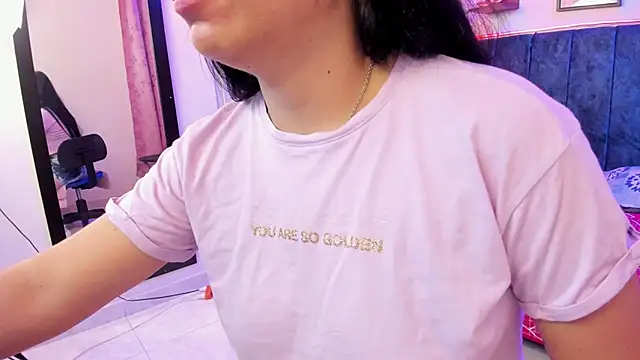 Julia Ahnn online show from 02/24/25, 08:36
