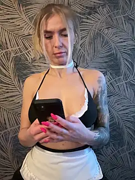 Snapshot of BlueEyesCarole chatting on 03/05/25, 04:02 BlueEyesCarole online show from 03/05/25, 04:02