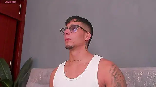 iamcamiloo  online show from 12/04/24, 04:10