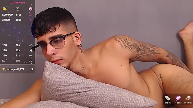iamcamiloo  online show from 12/05/24, 02:11