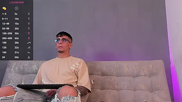 iamcamiloo  online show from 01/01/25, 10:46