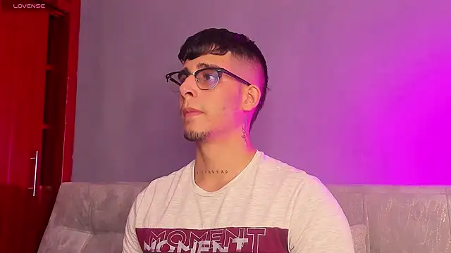iamcamiloo  online show from 01/13/25, 05:23