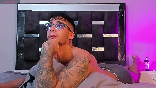 iamcamiloo  online show from 03/03/25, 03:19