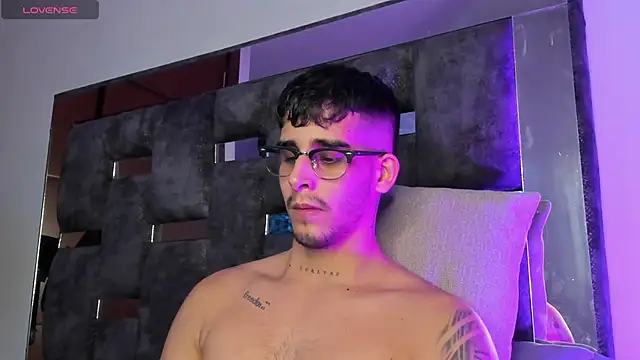 iamcamiloo  online show from 03/19/25, 03:52