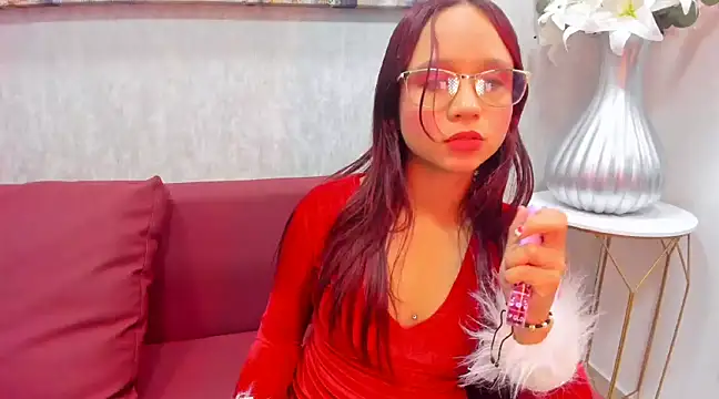 MelanieRoah online show from 12/24/24, 03:58