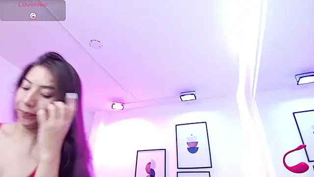 Ema louis  online show from 07/03/26, 07:42