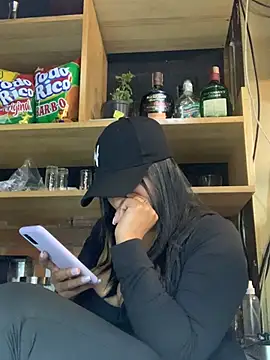 cami leon online show from 02/02/25, 11:11