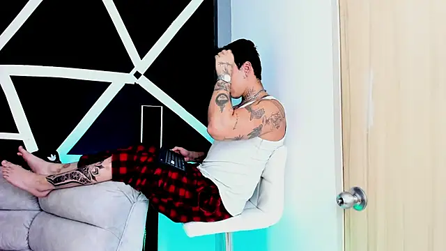 JUSTIN FULLER1 online show from 10/12/25, 09:25