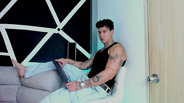 JUSTIN FULLER1 online show from 11/01/25, 07:27