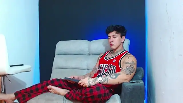 JUSTIN FULLER1 online show from 05/18/26, 03:02