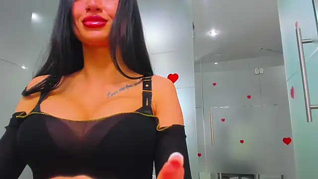 Queenrafaella online show from 05/26/26, 03:57