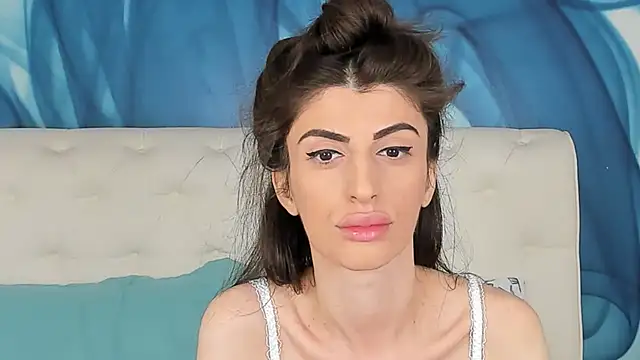 SkinnyDolly online show from 11/01/25, 03:08