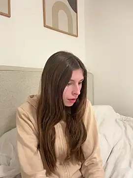 emma05 online show from 12/10/24, 06:49