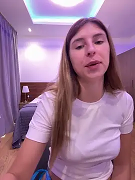 emma05 online show from 11/28/25, 06:49