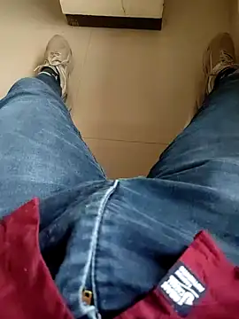 Snapshot of MrNick74 chatting on 12/18/25, 12:22 MrNick74 online show from 12/18/25, 12:22