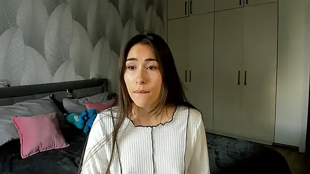 Snapshot of Bambiii_bby chatting on 09/18/25, 01:18 Bambiii bby online show from 09/18/25, 01:18