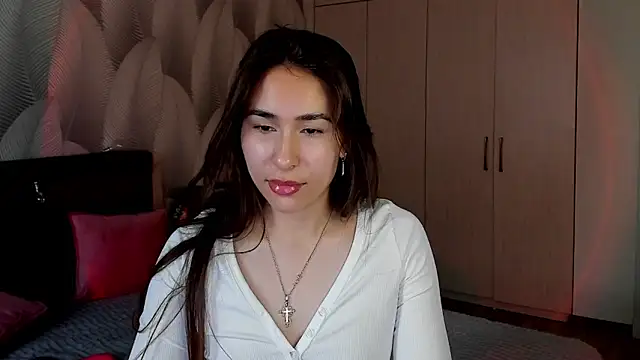 Snapshot of Bambiii_bby chatting on 12/21/25, 03:24 Bambiii bby online show from 12/21/25, 03:24