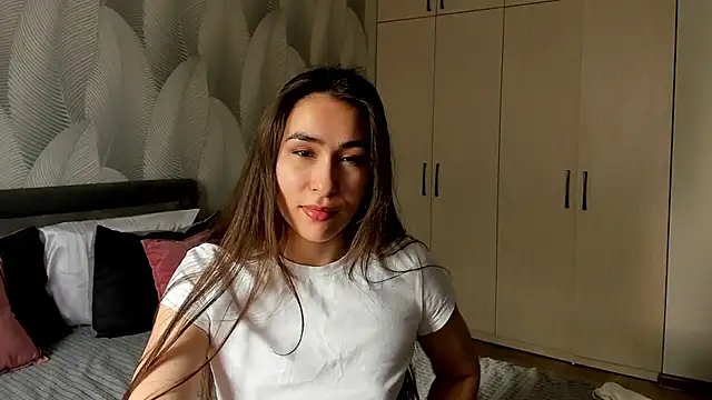 Snapshot of Bambiii_bby chatting on 04/20/26, 02:14 Bambiii bby online show from 04/20/26, 02:14