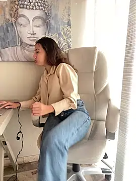 im lorein online show from 02/21/25, 12:06