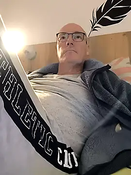 bogland33 online show from 09/15/25, 07:58