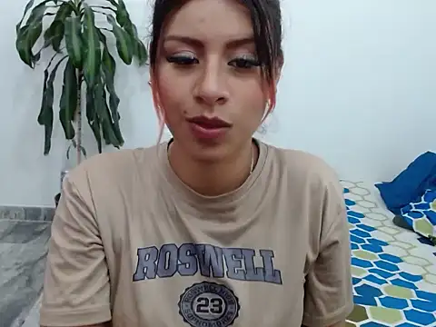 Snapshot of maye_dan chatting on 02/19/25, 01:40 maye dan online show from 02/19/25, 01:40