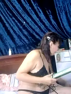 sthefania1710 online show from 12/15/24, 02:16