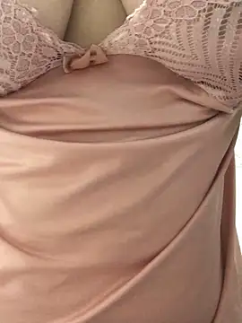 Snapshot of ahross chatting on 11/05/25, 09:31 ahross online show from 11/05/25, 09:31