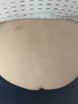 Snapshot of ahross chatting on 12/01/25, 10:42 ahross online show from 12/01/25, 10:42