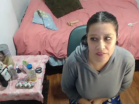 carolina linarez69 online show from 11/04/25, 04:11