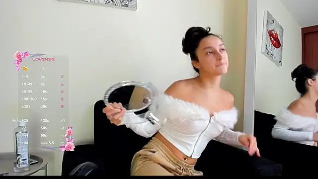 Snapshot of its__angelica_ chatting on 10/28/25, 07:05 its angelica online show from 10/28/25, 07:05