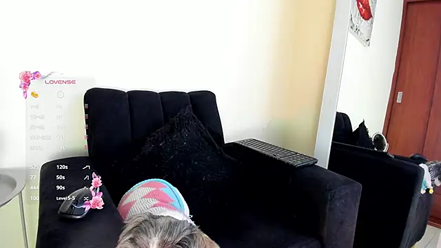 Snapshot of its__angelica_ chatting on 11/13/25, 07:35 its angelica online show from 11/13/25, 07:35