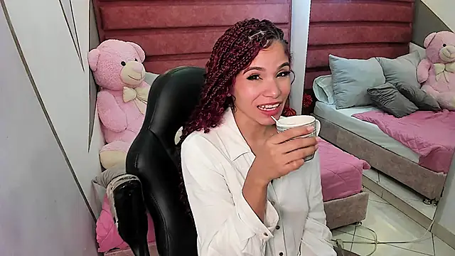Snapshot of anna__duff chatting on 01/05/25, 10:53 anna duff online show from 01/05/25, 10:53