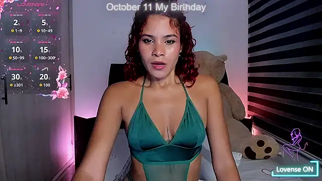 Snapshot of anna__duff chatting on 09/29/25, 12:49 anna duff online show from 09/29/25, 12:49