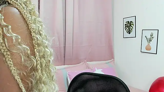 aisha w10 online show from 03/03/25, 03:20