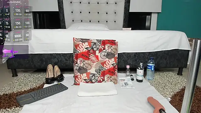 Snapshot of kinky_polar chatting on 12/04/25, 02:43 kinky polar online show from 12/04/25, 02:43