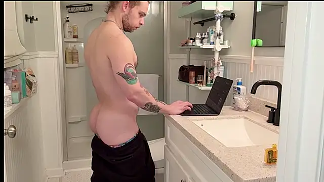 Snapshot of DaddydayDrinkzz chatting on 02/02/25, 06:37 DaddydayDrinkzz online show from 02/02/25, 06:37