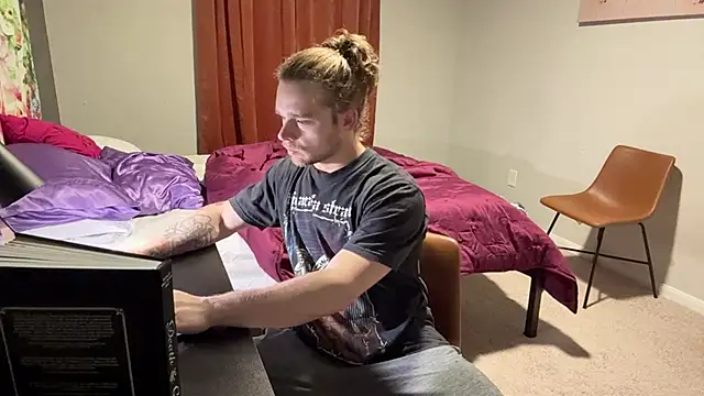 Snapshot of DaddydayDrinkzz chatting on 02/26/25, 06:47 DaddydayDrinkzz online show from 02/26/25, 06:47