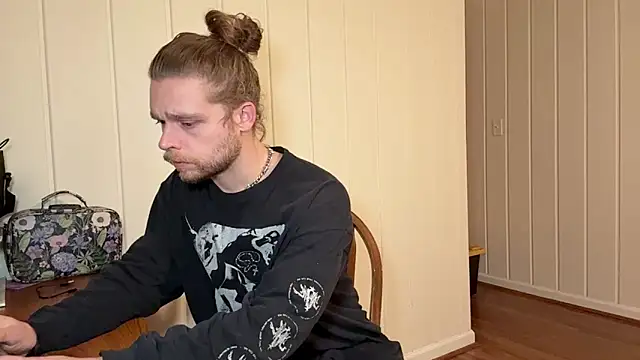 Snapshot of DaddydayDrinkzz chatting on 12/05/25, 02:31 DaddydayDrinkzz online show from 12/05/25, 02:31