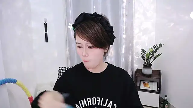 Fan ting online show from 02/17/25, 06:09