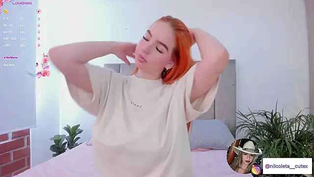 Niicoleta online show from 10/22/25, 07:13