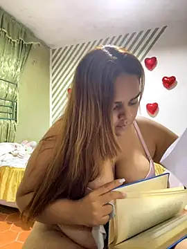 Snapshot of Evabigass chatting on 11/04/25, 01:16 Evabigass online show from 11/04/25, 01:16