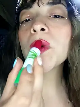 Snapshot of Elvishcassie_ chatting on 12/23/24, 02:45 Elvishcassie online show from 12/23/24, 02:45