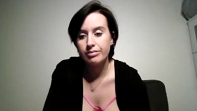 lindsay 33off online show from 12/31/24, 09:17