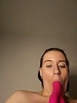 lindsay 33off online show from 01/28/25, 10:12