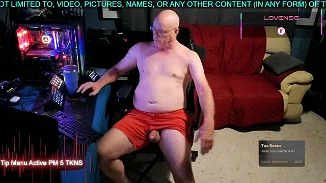 Snapshot of Pilot_Dave_69 chatting on 09/15/25, 03:06 Pilot Dave 69 online show from 09/15/25, 03:06