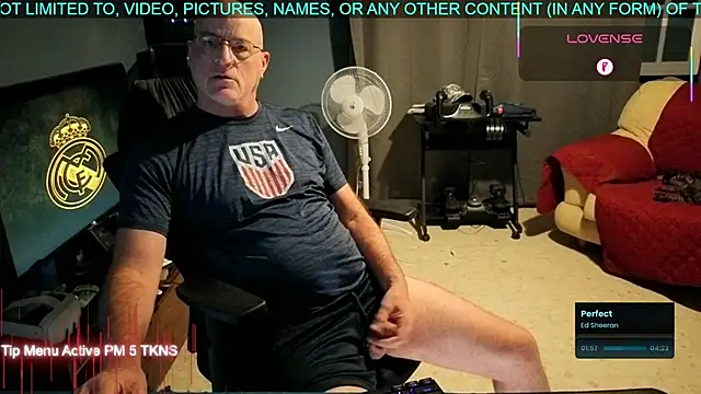 Snapshot of Pilot_Dave_69 chatting on 09/24/25, 03:21 Pilot Dave 69 online show from 09/24/25, 03:21