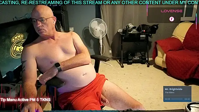 Snapshot of Pilot_Dave_69 chatting on 09/25/25, 04:27 Pilot Dave 69 online show from 09/25/25, 04:27